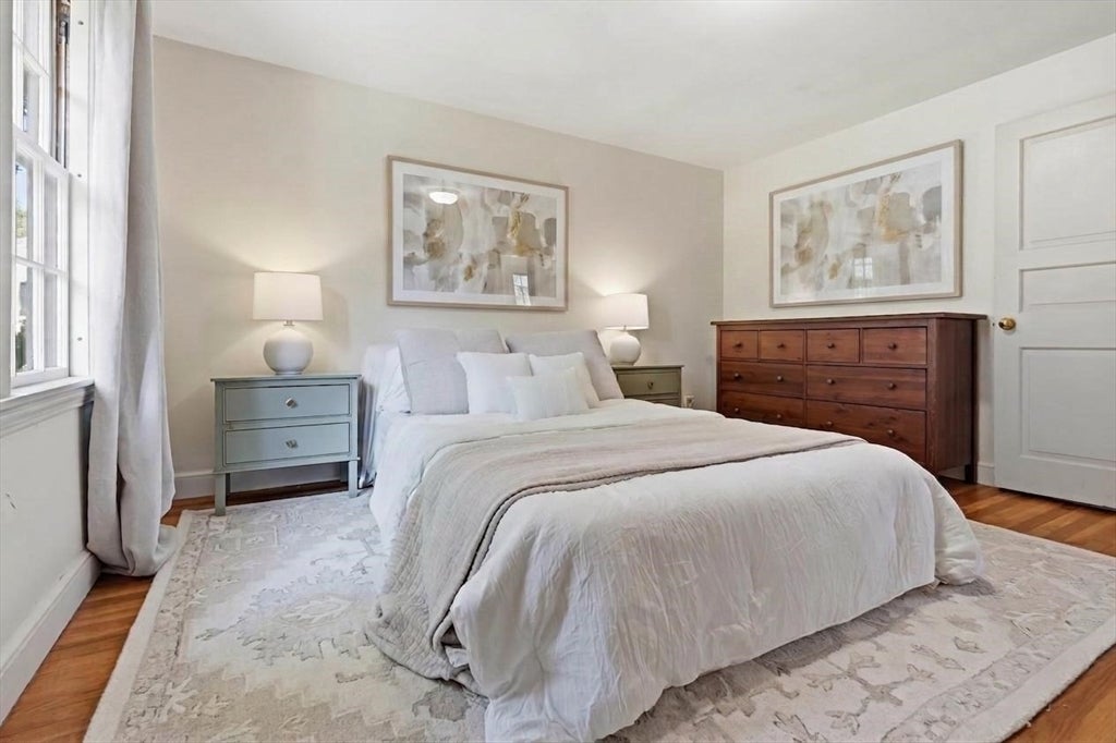 19 Curv St Wakefield, MA 01880