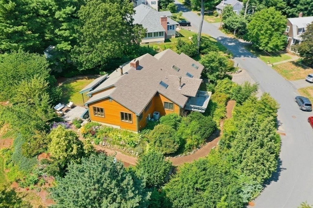 19 Curv St Wakefield, MA 01880