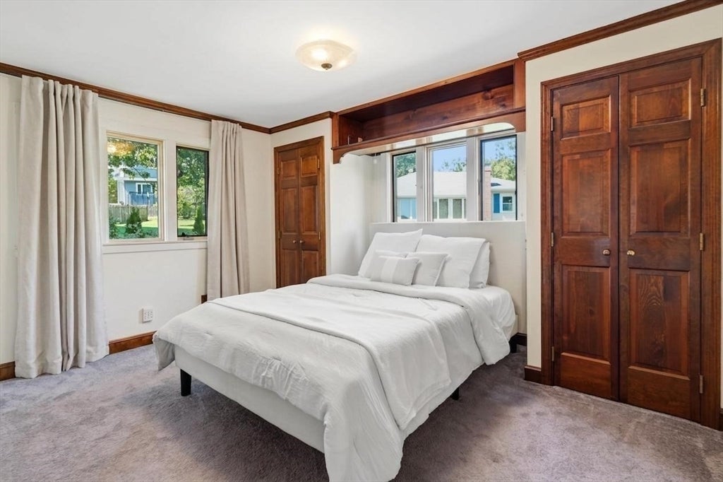 19 Curv St Wakefield, MA 01880