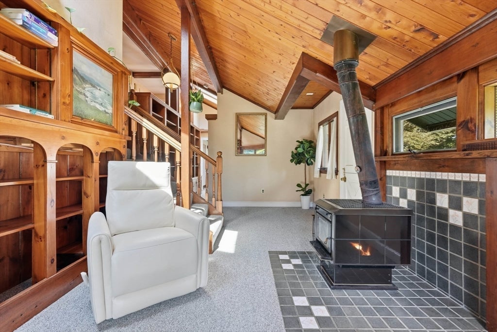 19 Curv St Wakefield, MA 01880