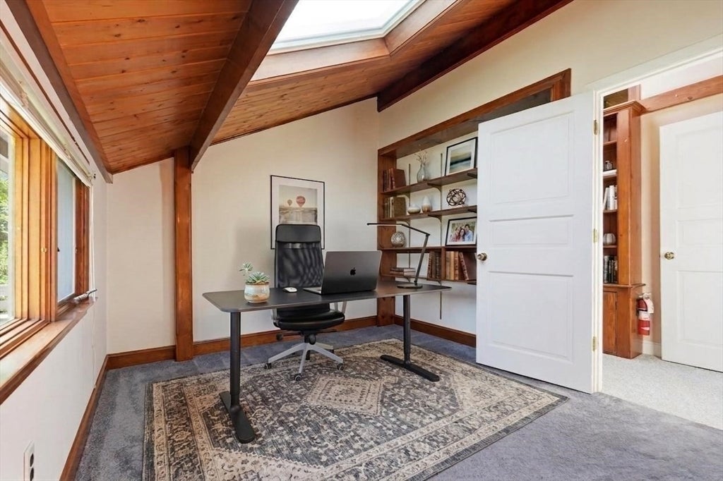 19 Curv St Wakefield, MA 01880