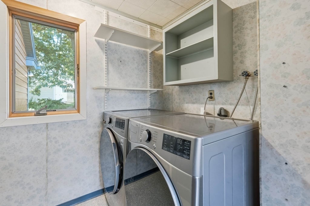 19 Curv St Wakefield, MA 01880