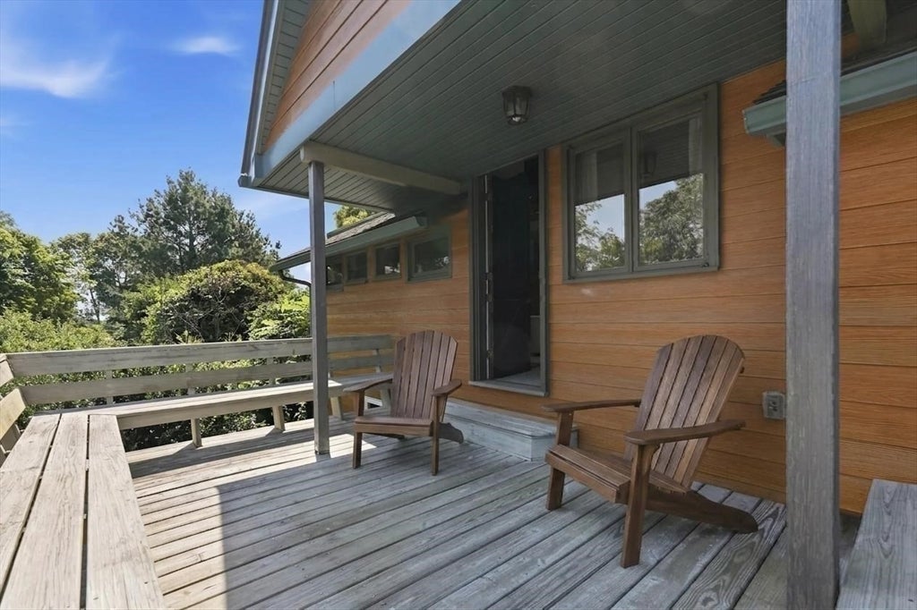 19 Curv St Wakefield, MA 01880