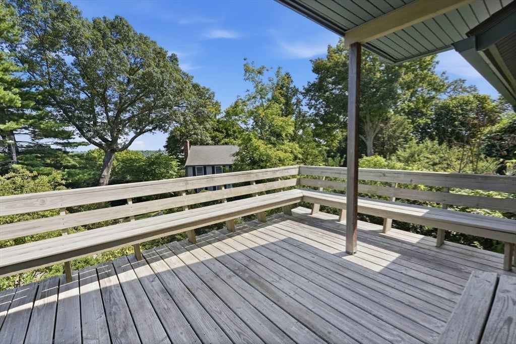 19 Curv St Wakefield, MA 01880