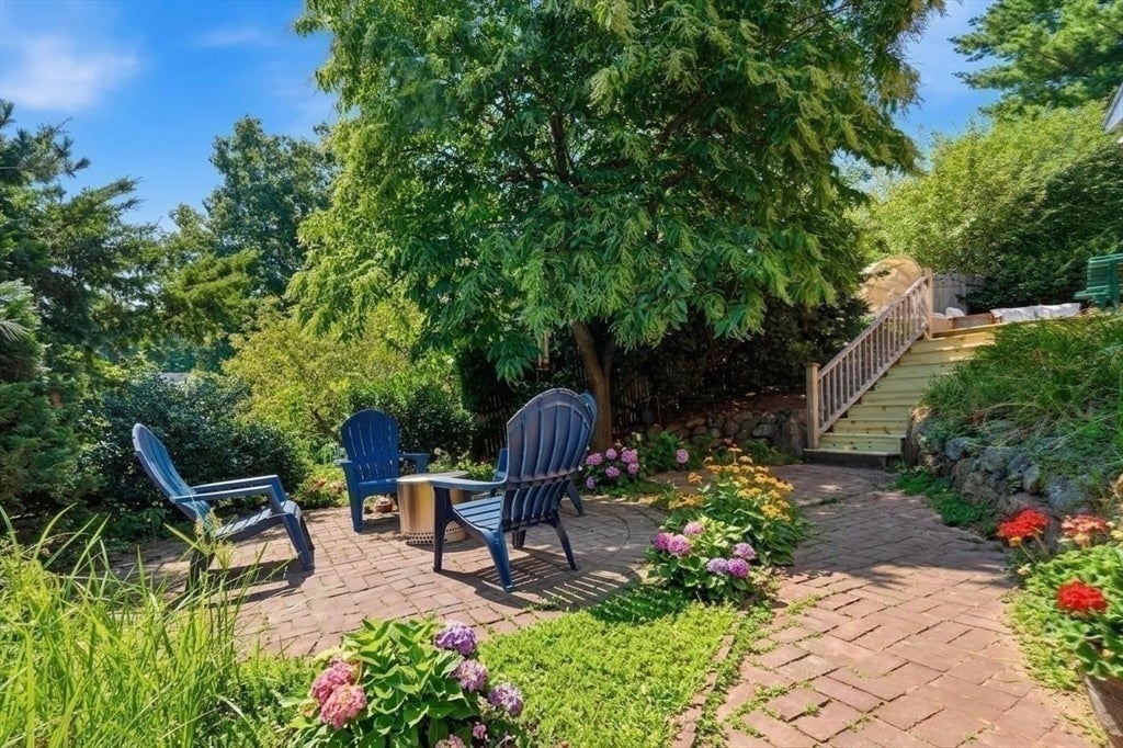 19 Curv St Wakefield, MA 01880