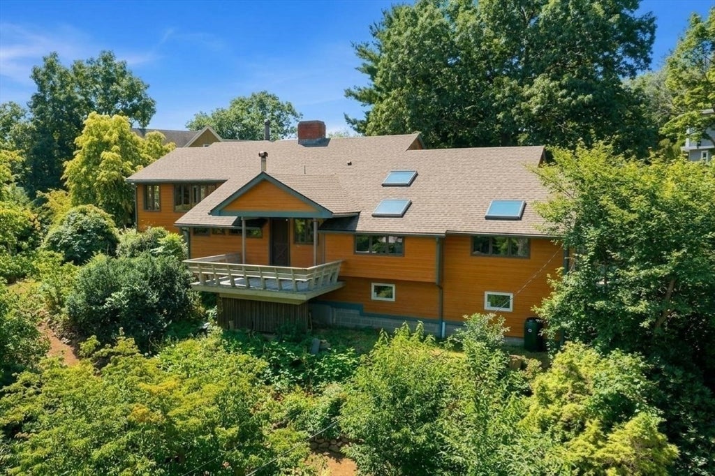 19 Curv St Wakefield, MA 01880
