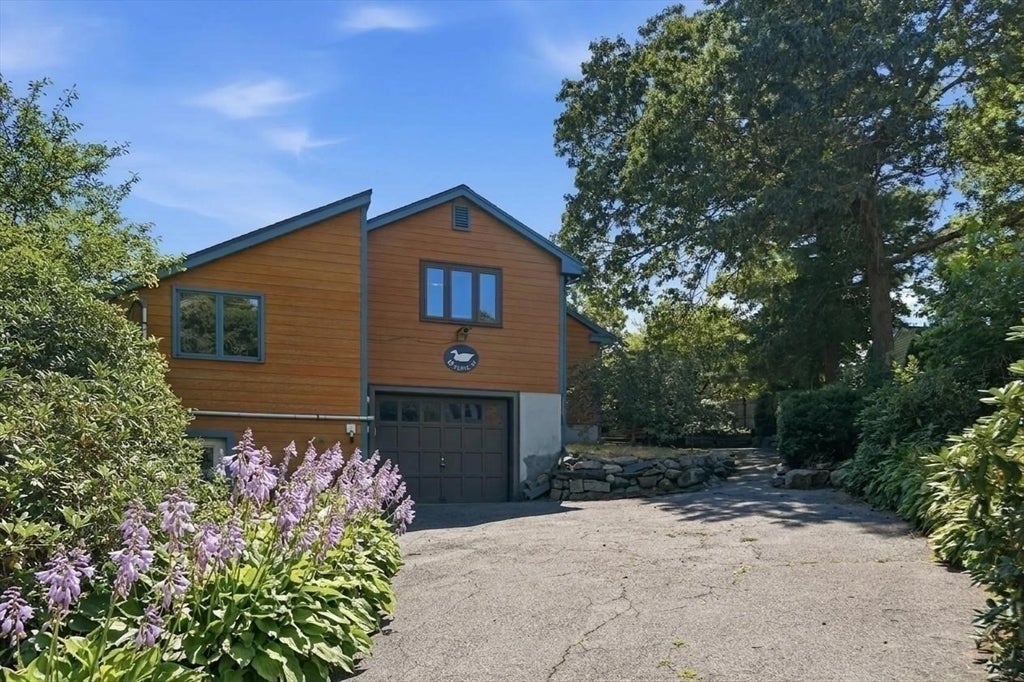 19 Curv St Wakefield, MA 01880
