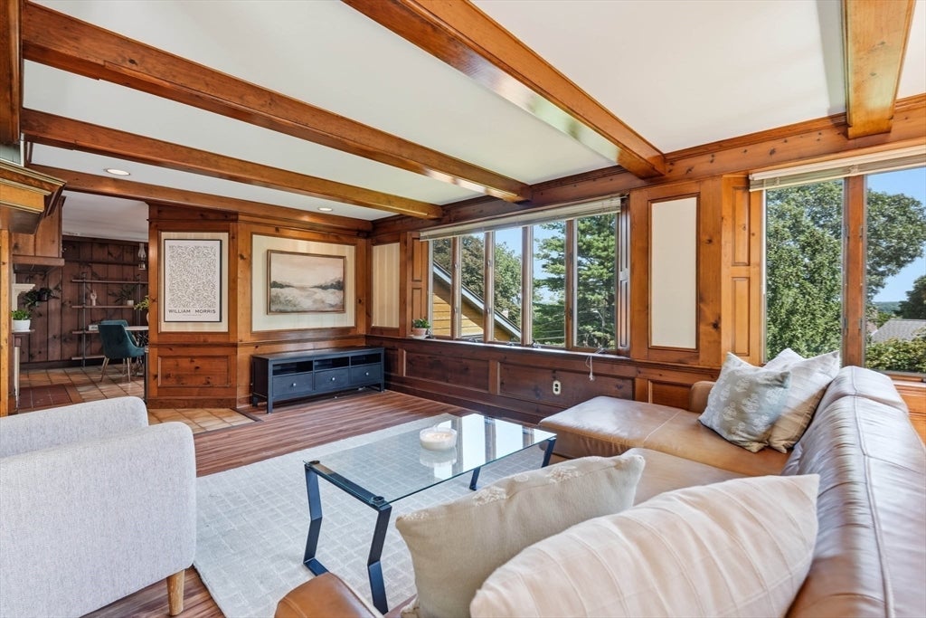 19 Curv St Wakefield, MA 01880