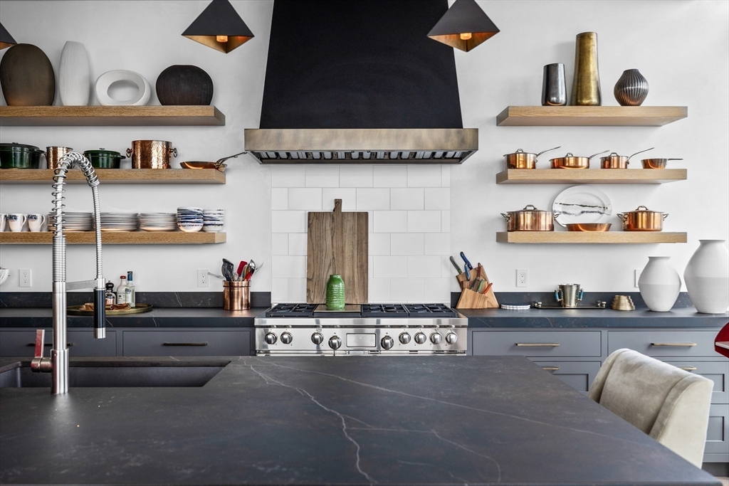 1 Franklin St #PH3E Boston, MA 02110