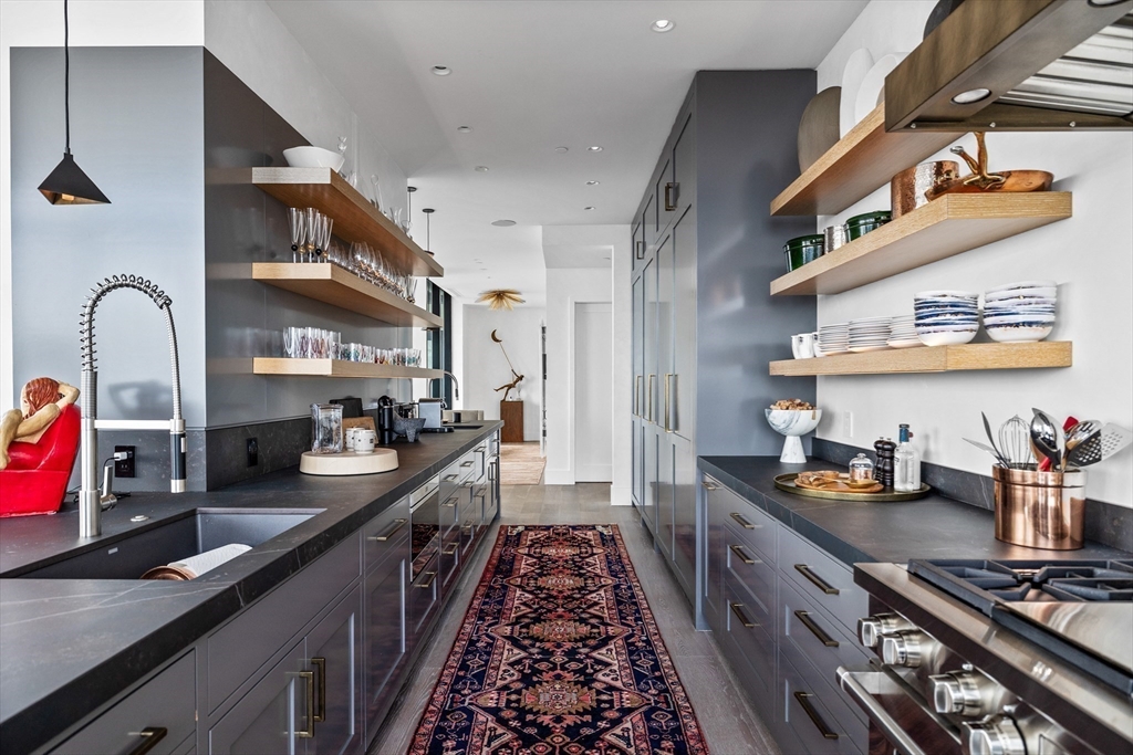 1 Franklin St #PH3E Boston, MA 02110