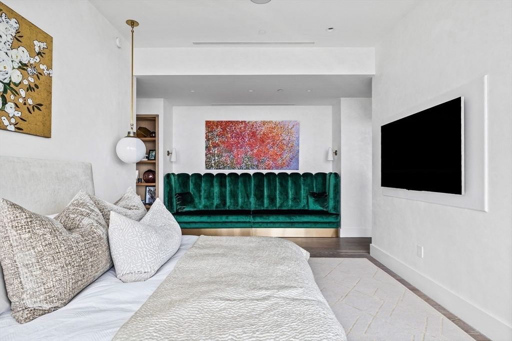 1 Franklin St #PH3E Boston, MA 02110