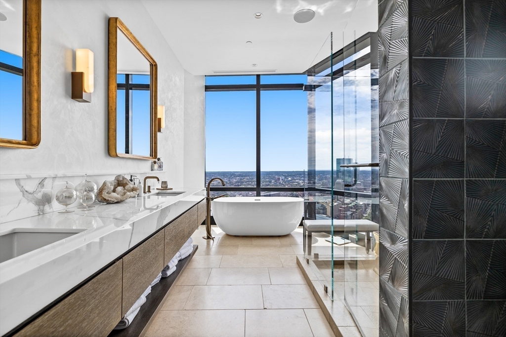 1 Franklin St #PH3E Boston, MA 02110