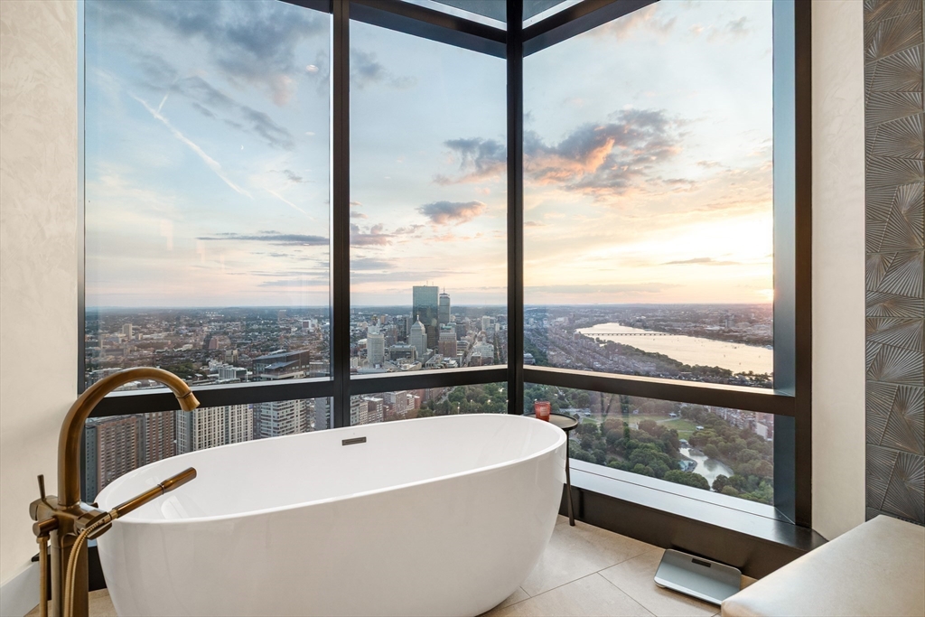 1 Franklin St #PH3E Boston, MA 02110