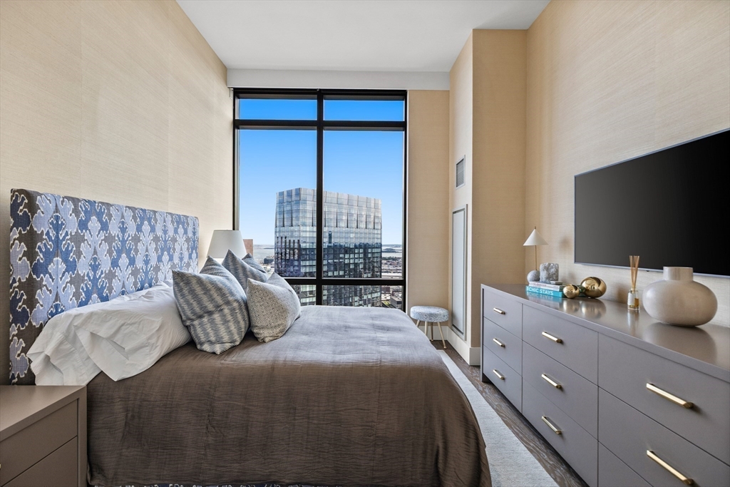 1 Franklin St #PH3E Boston, MA 02110