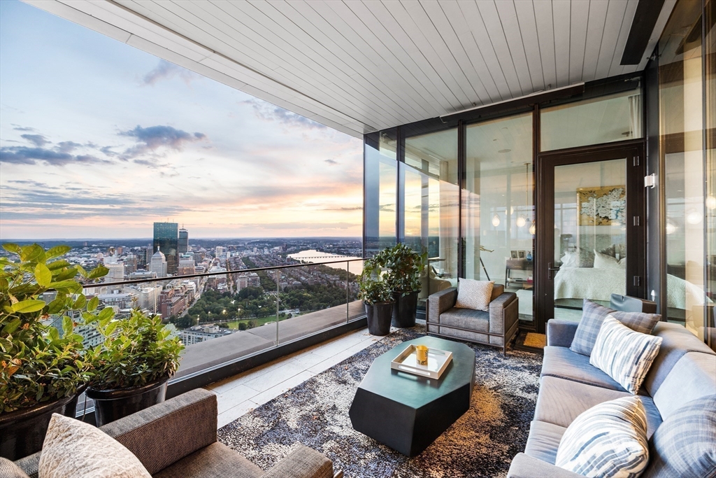 1 Franklin St #PH3E Boston, MA 02110