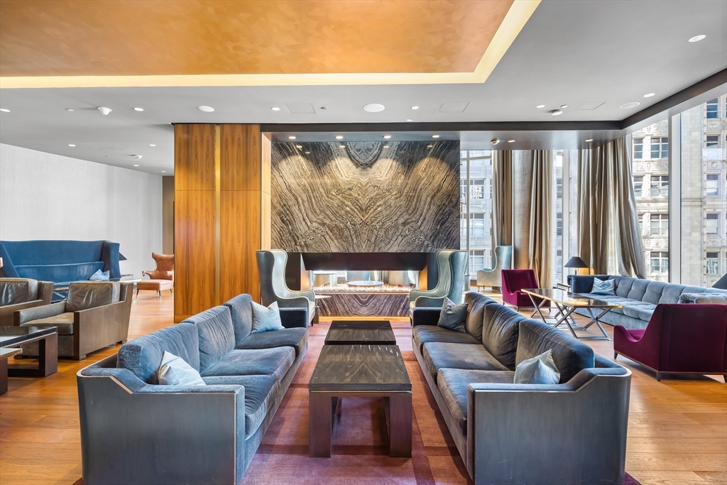 1 Franklin St #PH3E Boston, MA 02110