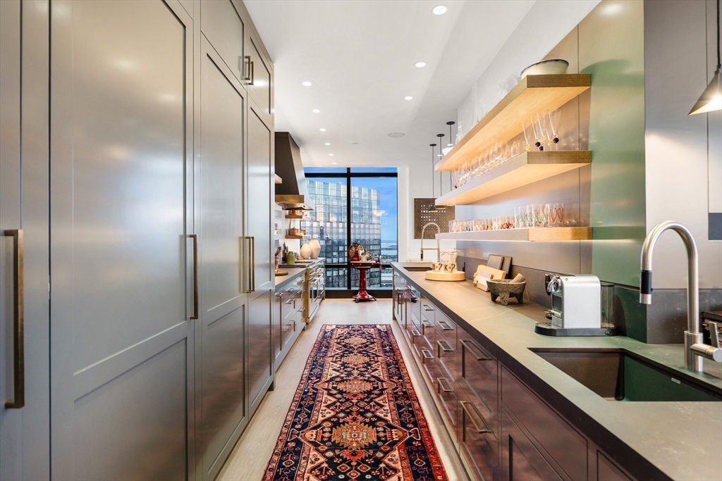 1 Franklin St #PH3E Boston, MA 02110