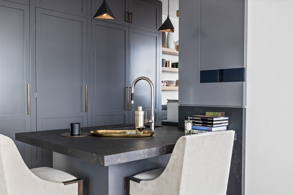 1 Franklin St #PH3E Boston, MA 02110