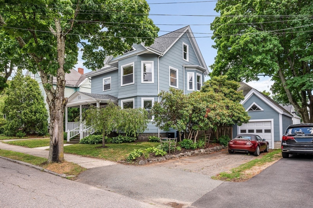 14 Richardson Ave Wakefield, MA 01880