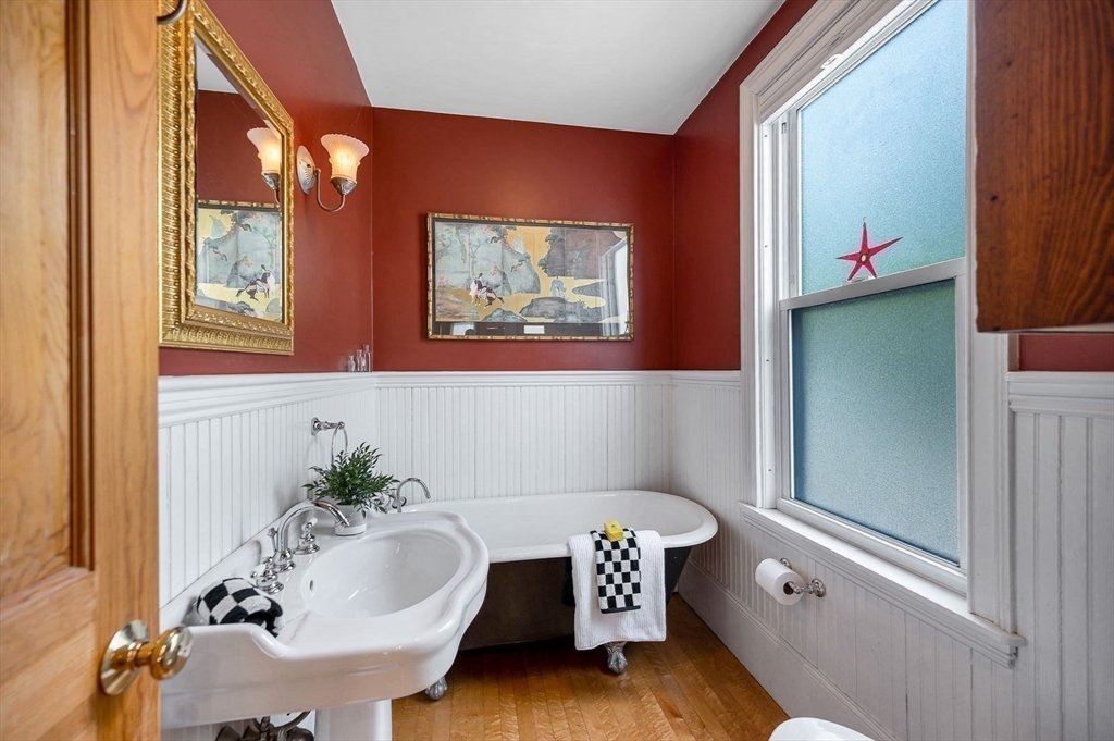 14 Richardson Ave Wakefield, MA 01880