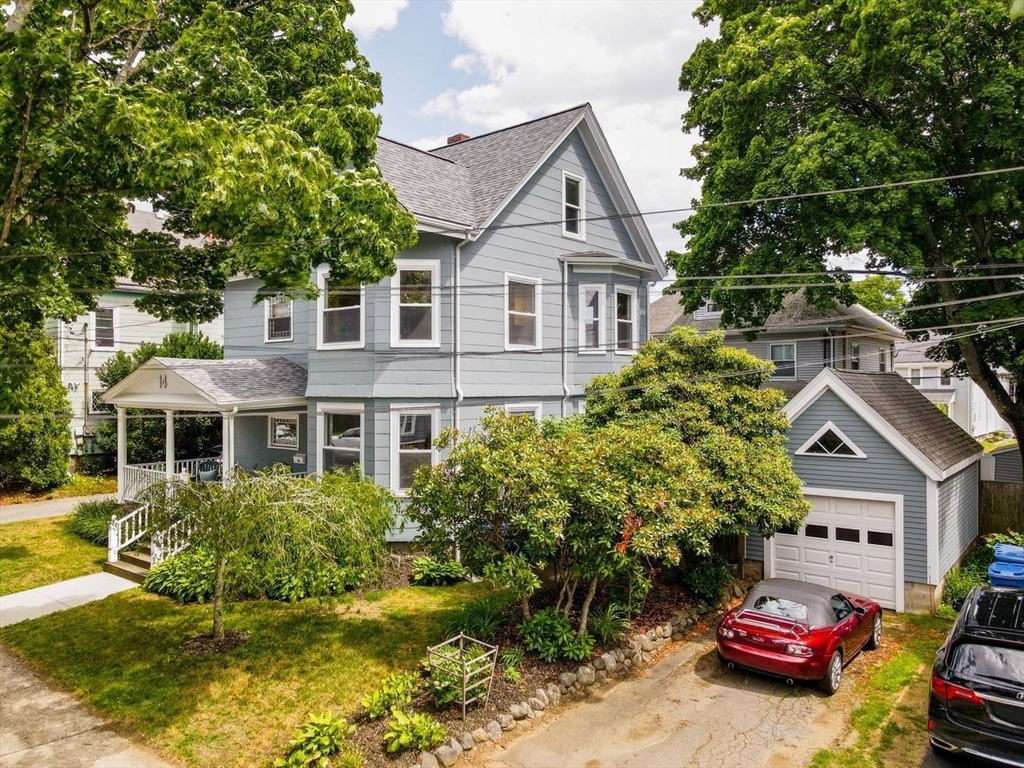 14 Richardson Ave Wakefield, MA 01880