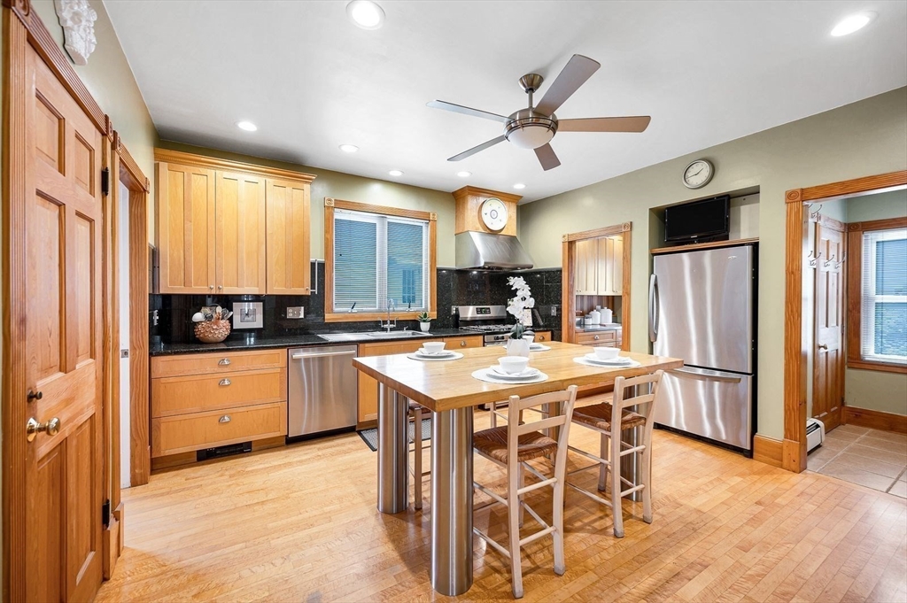 14 Richardson Ave Wakefield, MA 01880