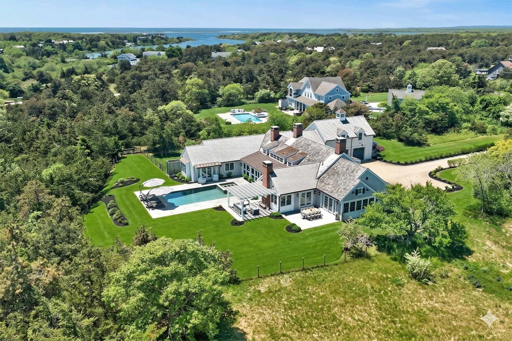 29 Slough Cv Rd Edgartown, MA 02539