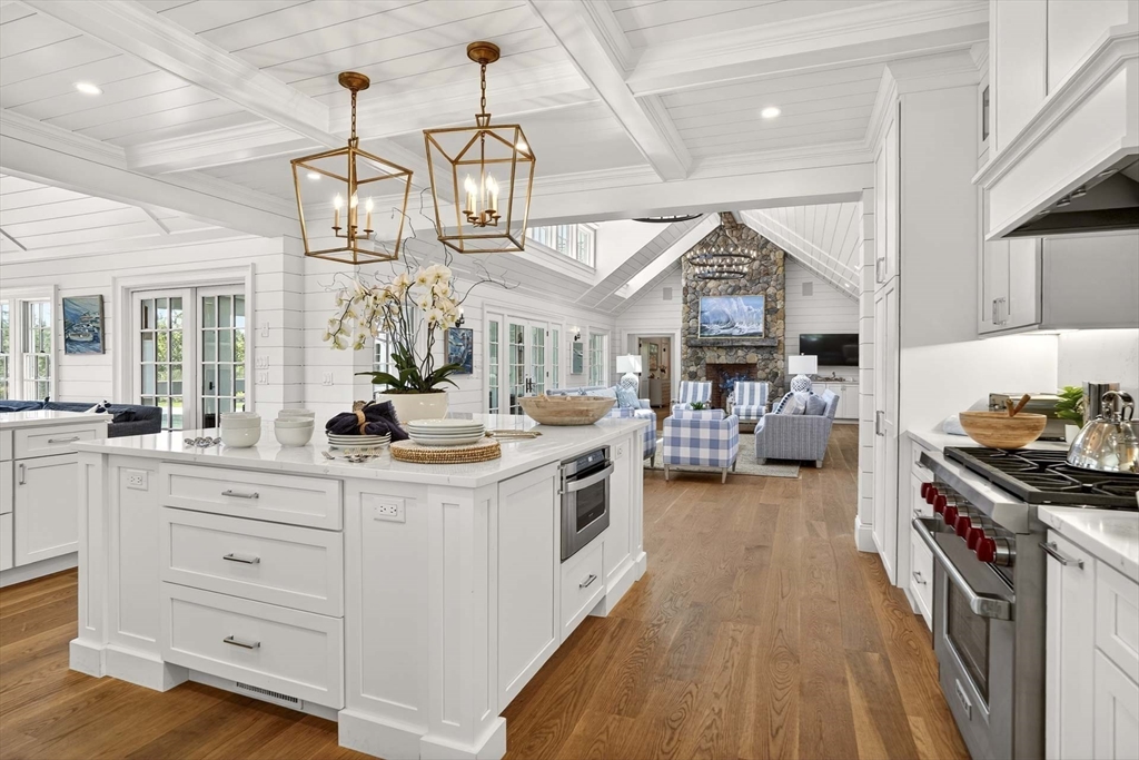 29 Slough Cv Rd Edgartown, MA 02539