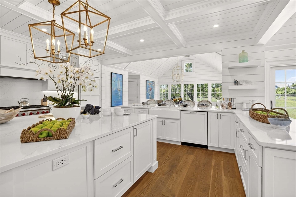 29 Slough Cv Rd Edgartown, MA 02539