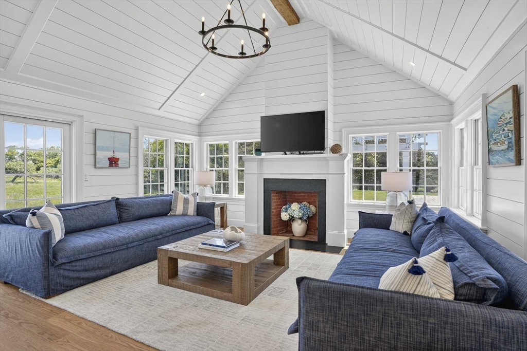 29 Slough Cv Rd Edgartown, MA 02539