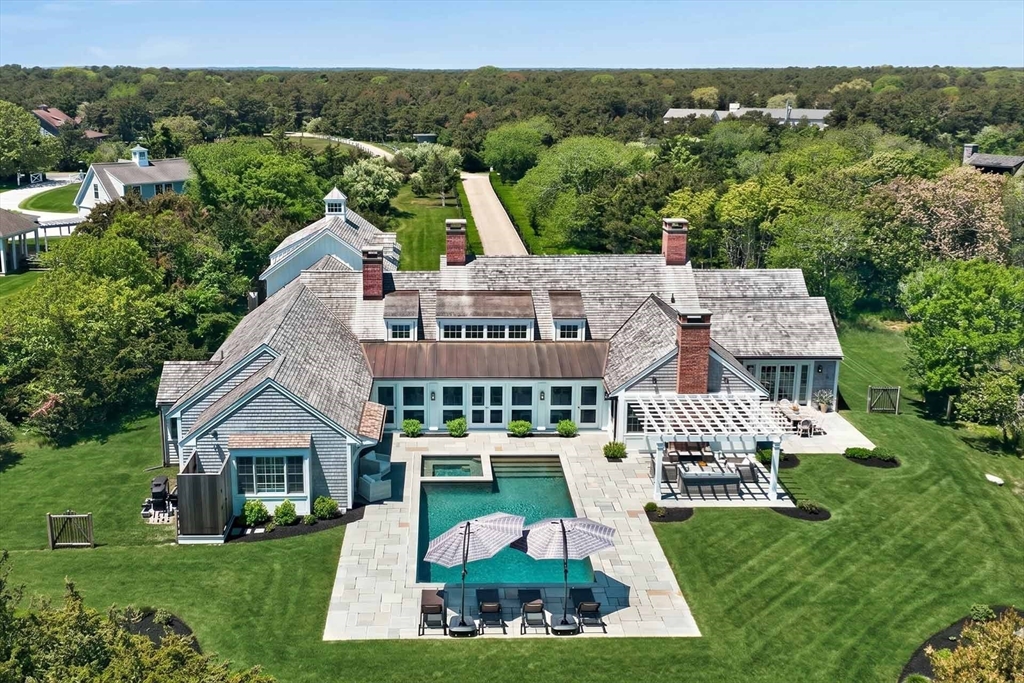 29 Slough Cv Rd Edgartown, MA 02539