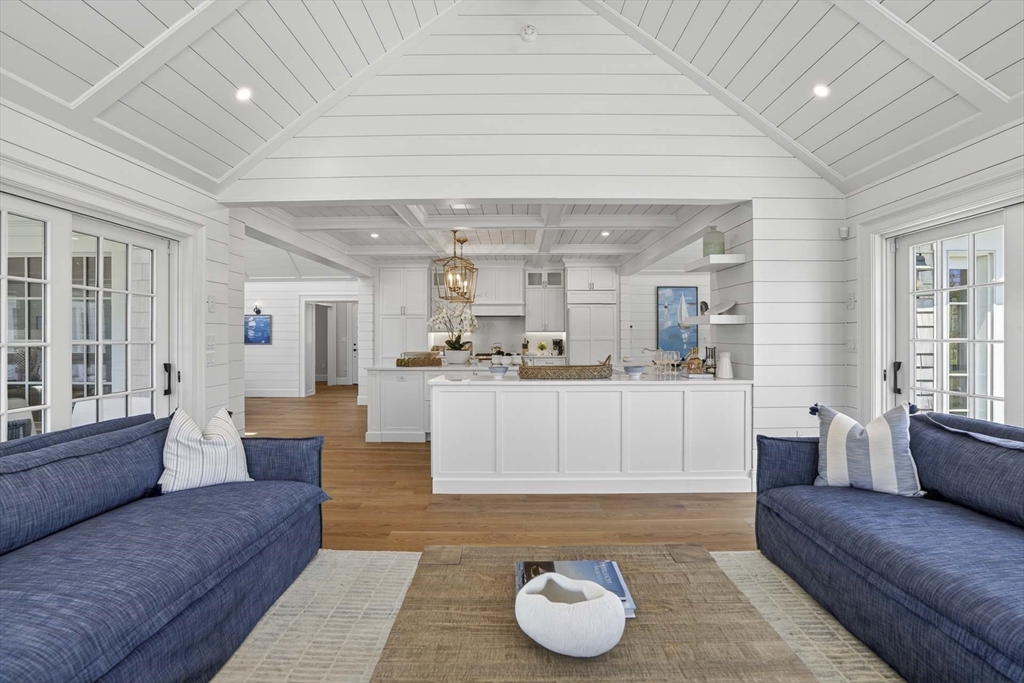 29 Slough Cv Rd Edgartown, MA 02539