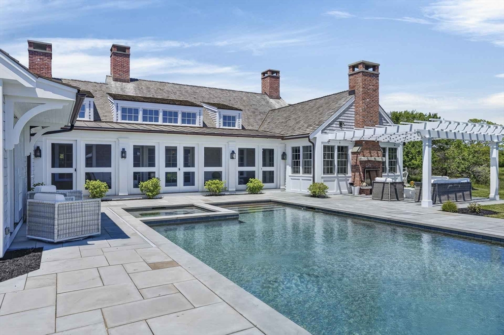 29 Slough Cv Rd Edgartown, MA 02539