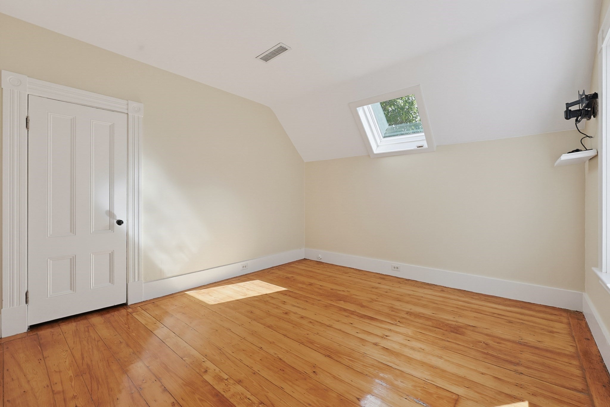 112 Greenwood Ave Wakefield, MA 01880