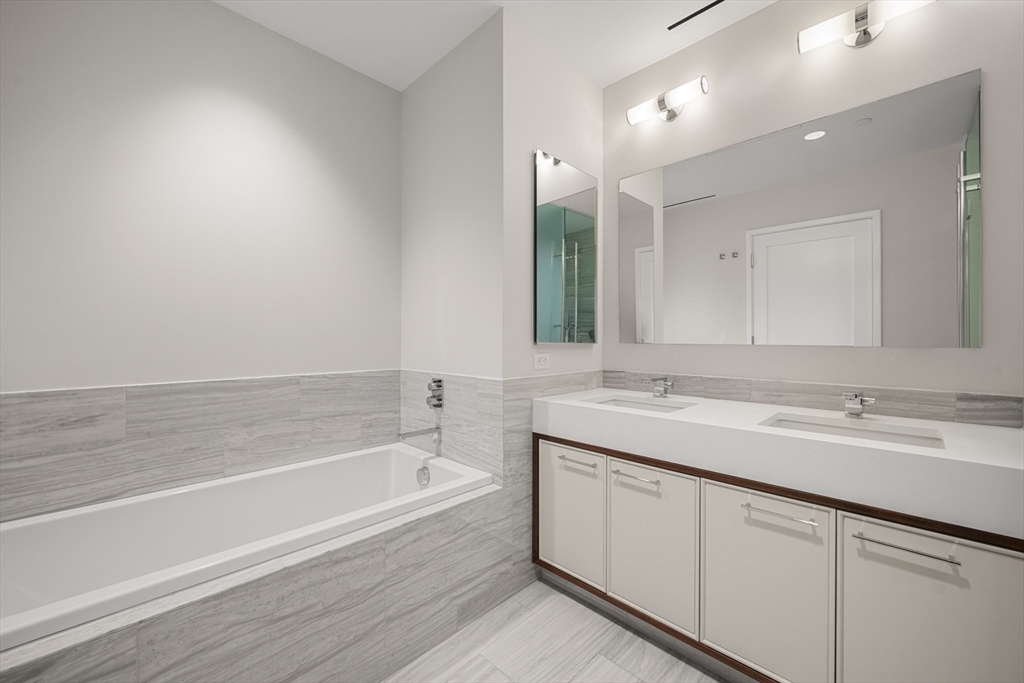 1 Dalton St #4204 Boston, MA 02115