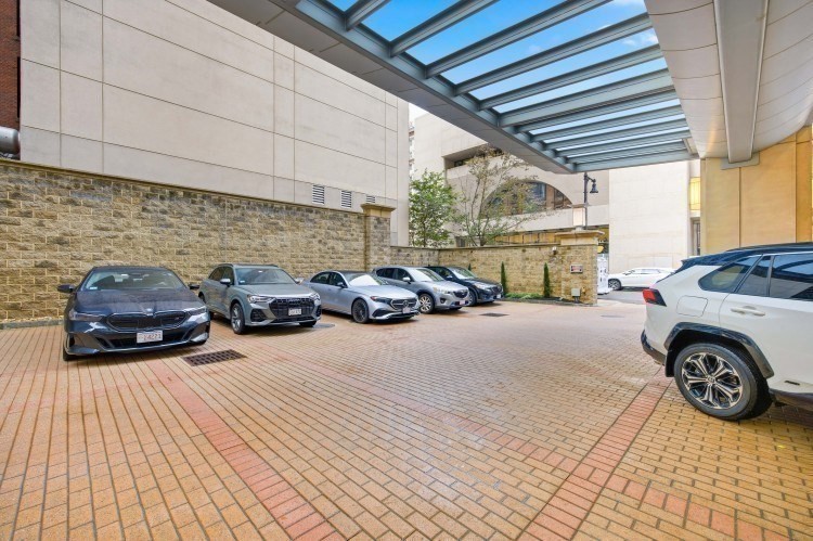 1 Huntington Ave #903 Boston, MA 02116