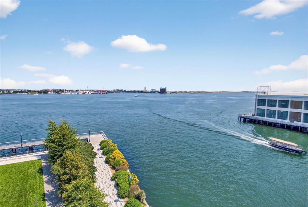 300 Pier 4th Blvd #6D