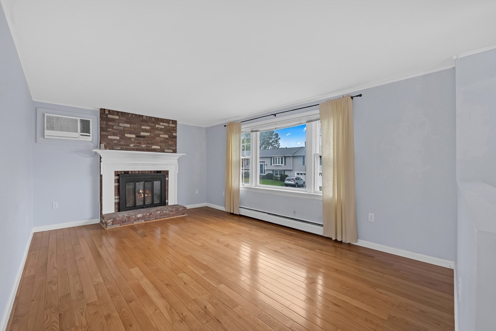 9 Lilah Cir Wakefield, MA 01880 9 Lilah Cir Wakefield, MA 01880