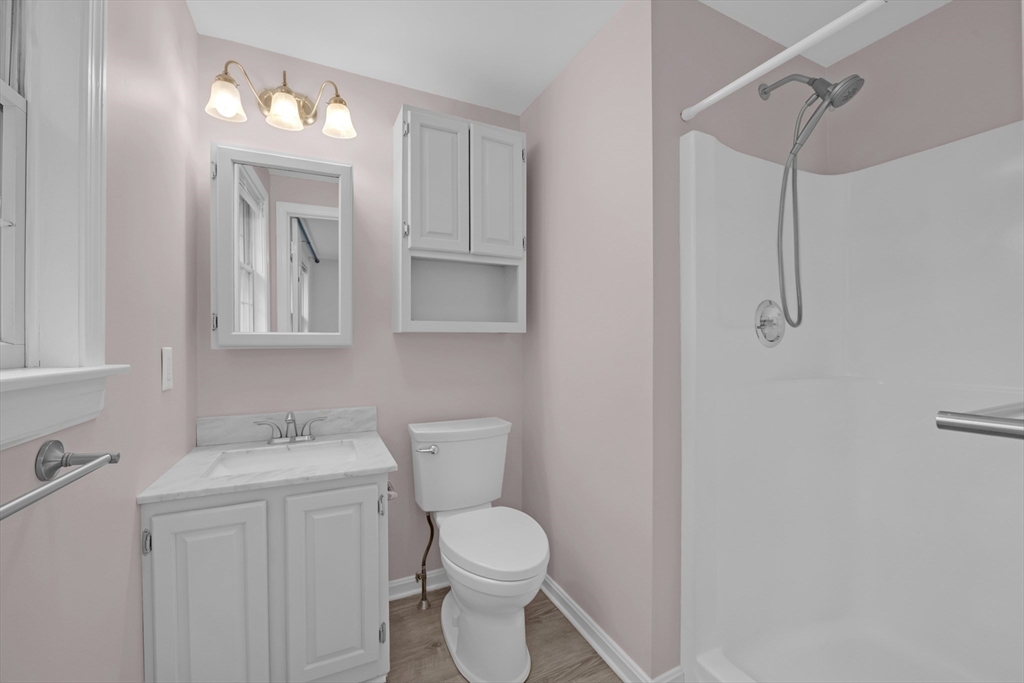 9 Lilah Cir Wakefield, MA 01880 9 Lilah Cir Wakefield, MA 01880