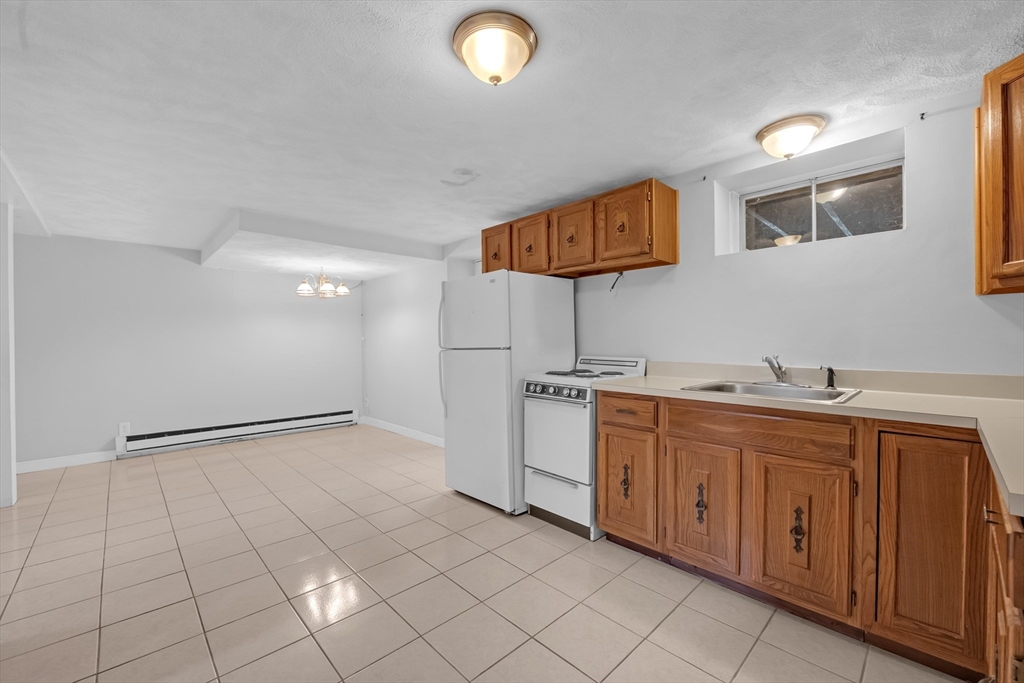 9 Lilah Cir Wakefield, MA 01880 9 Lilah Cir Wakefield, MA 01880
