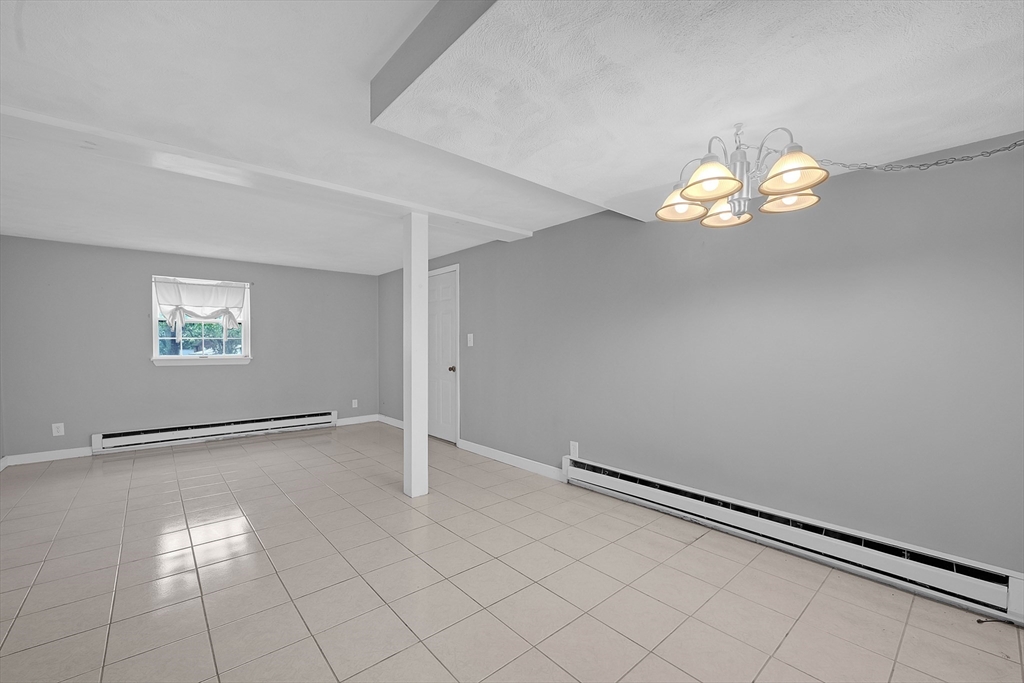 9 Lilah Cir Wakefield, MA 01880 9 Lilah Cir Wakefield, MA 01880