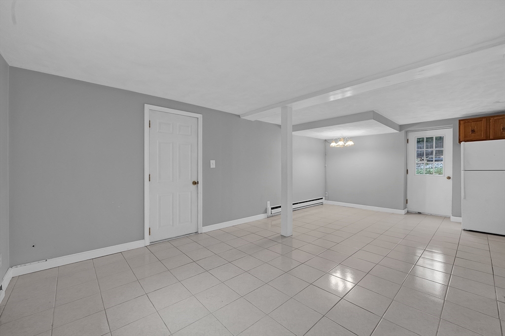 9 Lilah Cir Wakefield, MA 01880 9 Lilah Cir Wakefield, MA 01880
