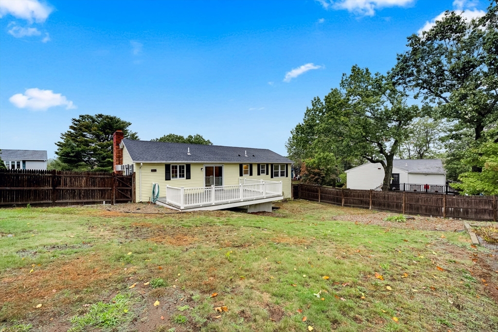 9 Lilah Cir Wakefield, MA 01880 9 Lilah Cir Wakefield, MA 01880