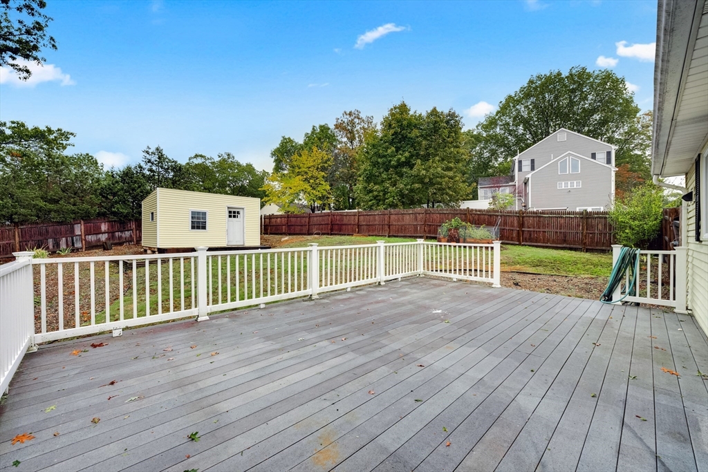 9 Lilah Cir Wakefield, MA 01880 9 Lilah Cir Wakefield, MA 01880