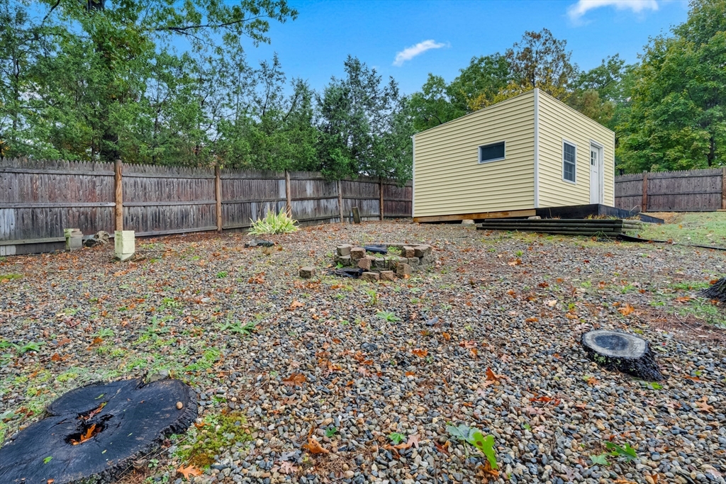 9 Lilah Cir Wakefield, MA 01880 9 Lilah Cir Wakefield, MA 01880