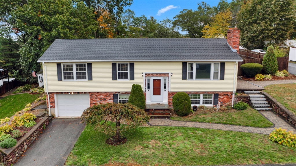9 Lilah Cir Wakefield, MA 01880 9 Lilah Cir Wakefield, MA 01880
