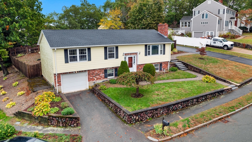9 Lilah Cir Wakefield, MA 01880 9 Lilah Cir Wakefield, MA 01880