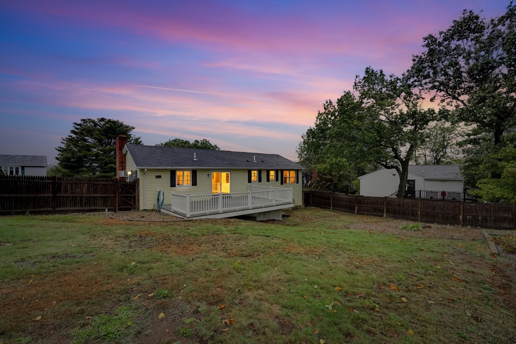 9 Lilah Cir Wakefield, MA 01880 9 Lilah Cir Wakefield, MA 01880