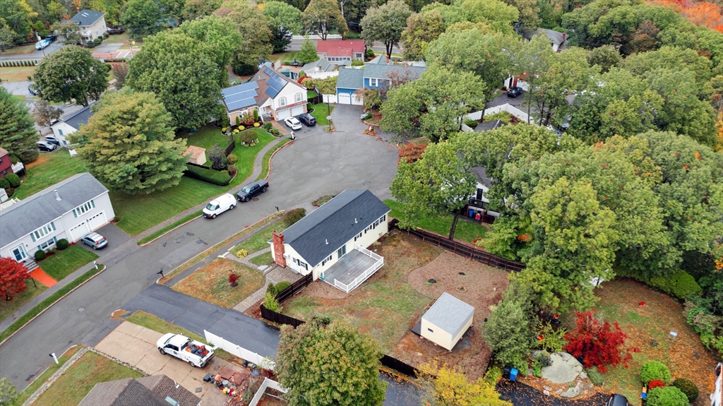 9 Lilah Cir Wakefield, MA 01880 9 Lilah Cir Wakefield, MA 01880