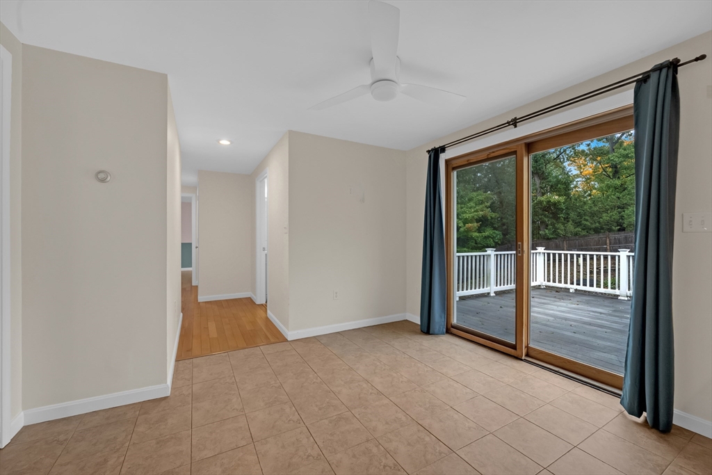 9 Lilah Cir Wakefield, MA 01880 9 Lilah Cir Wakefield, MA 01880